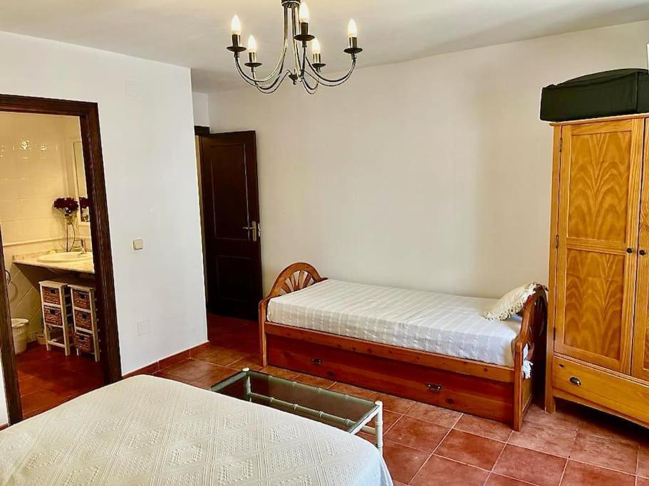 Hermosa Casita De Pueblo Con Piscina En ベナアビス エクステリア 写真
