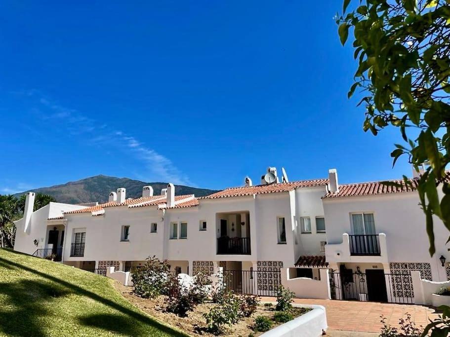 Hermosa Casita De Pueblo Con Piscina En ベナアビス エクステリア 写真