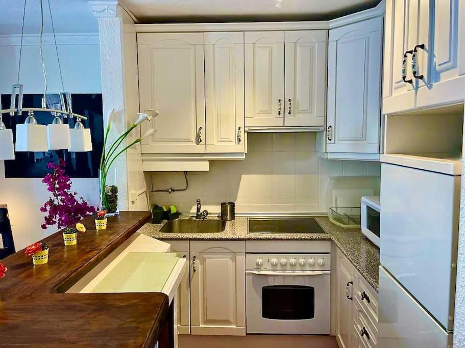 Hermosa Casita De Pueblo Con Piscina En ベナアビス エクステリア 写真