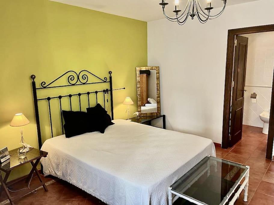 Hermosa Casita De Pueblo Con Piscina En ベナアビス エクステリア 写真